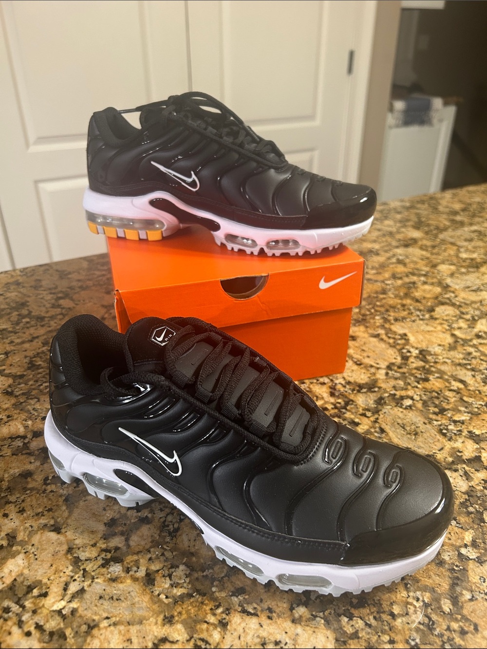 NIB Nike Black and White Men's Air Max TN-Style Sneakers Size 7.5